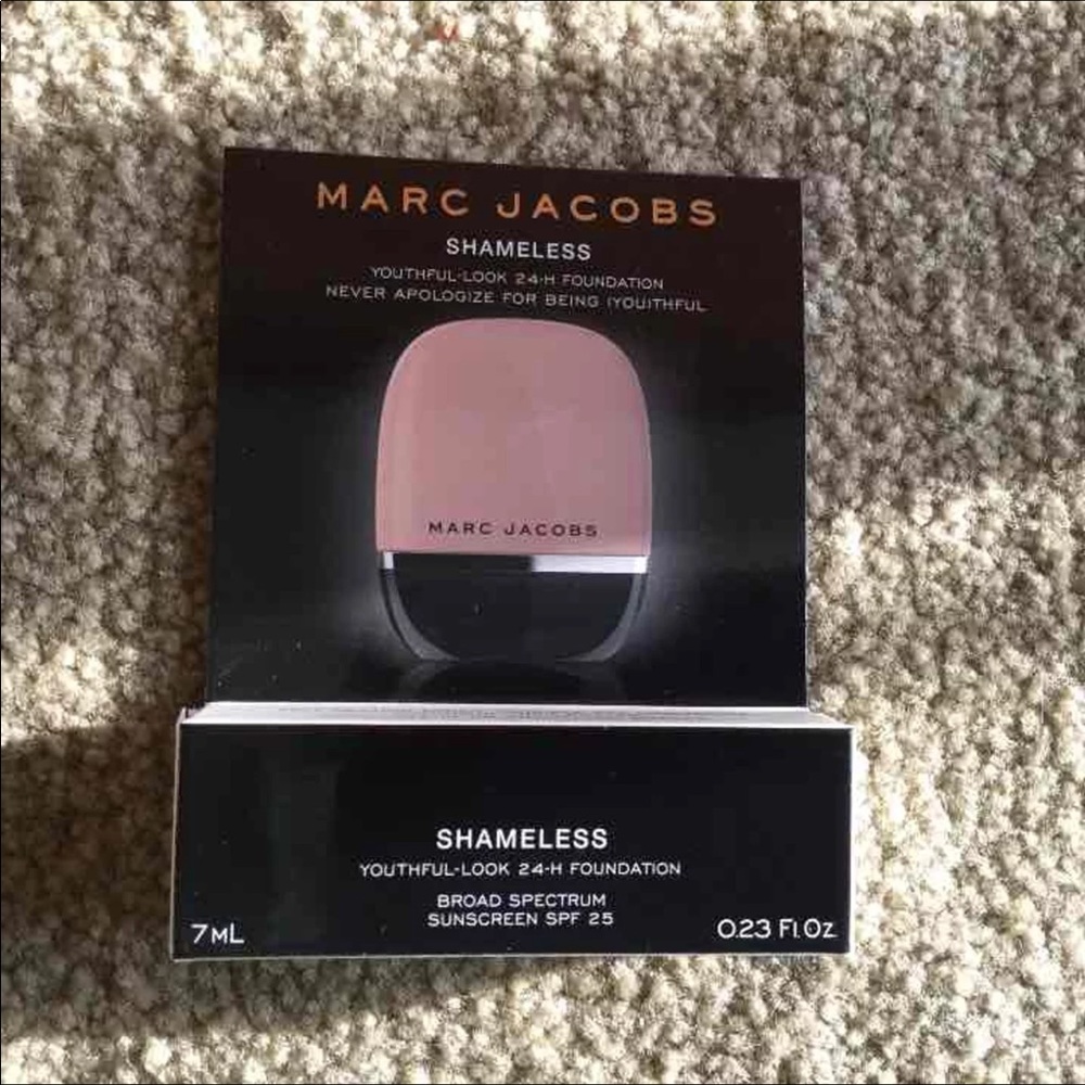 Marc Jacobs - Shameless Youthful Look Foundation